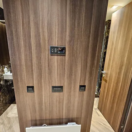 Apartment Woodside - *